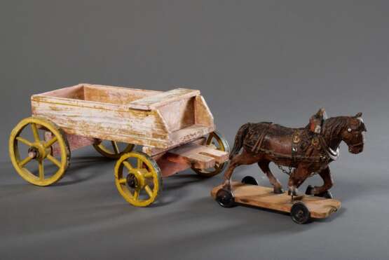 2 Teile altes Kinderspielzeug: "Wagen" und "Pferd auf Rollen", Holz mit Resten alter Farbfassung, 13x27x19/14x19x6,5cm - Foto 1