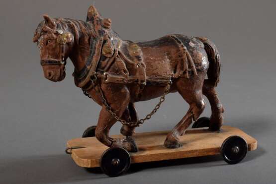 2 Teile altes Kinderspielzeug: "Wagen" und "Pferd auf Rollen", Holz mit Resten alter Farbfassung, 13x27x19/14x19x6,5cm - Foto 3