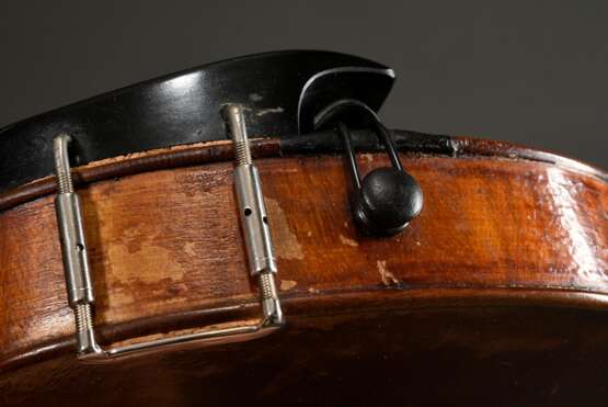 Löwenkopf Geige, deutsch um 1900, einteiliger Boden, ohne Zettel, 4 Feinstimmer, mit defektem Bogen in antikem Geigenkasten, L. 60cm, Bodenlänge 36cm, spielbereit, min. Alters- und Gebrauchsspuren - фото 9