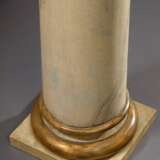 Paar große Säulen mit korinthischen Kapitellen, Holz geschnitzt, hell/gold gefasst, H. ca. 234cm, leichte Defekte - Foto 2