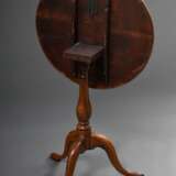 Kleiner Snaptop Tisch auf Mittelsäule über Tripod Fuß, England um 1800, Kirsche, H. 69,5cm, Ø 57,5cm, Platte restauriert - photo 5