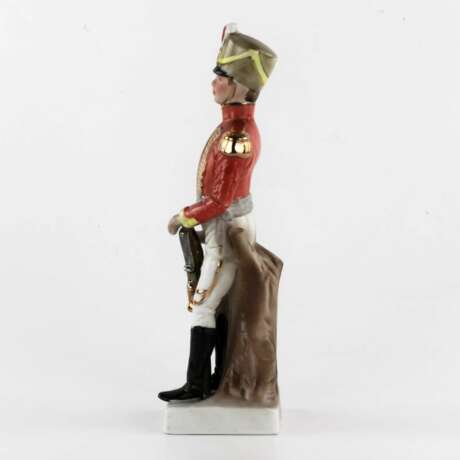 Figurine en porcelaine Hussard avec un rapport. Porzellan 23 - Foto 2