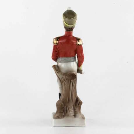 Figurine en porcelaine Hussard avec un rapport. Porcelaine 23 - photo 3