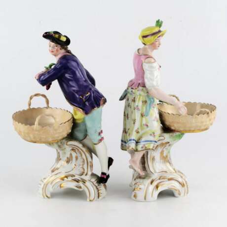 Une paire de bols &agrave; bonbons en porcelaine KPM. Vigneron et Jardinier. Polychrome painting Rococo 21 - photo 5