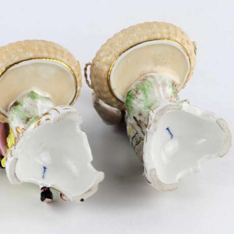 Une paire de bols &agrave; bonbons en porcelaine KPM. Vigneron et Jardinier. Polychrome painting Rococo 21 г. - фото 6