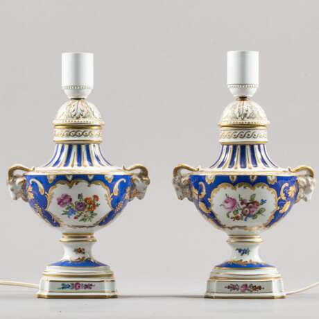 Paire de lampes en porcelaine Dorure Napoleon III 40 - photo 1