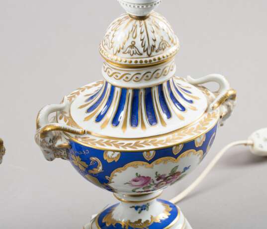 Paire de lampes en porcelaine Позолота Napoleon III 40 г. - фото 3