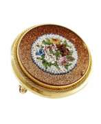 Or. Broche en or 18 carats, ornee d&amp;39un bouquet de micromosa&iuml;ques. Stockholm 1873 