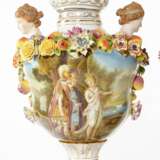 Une paire de vases en porcelaine. Dresden Porcelaine Napoleon III 72 - photo 9