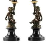 Paire de bougeoirs en bronze. 19&egrave;me si&egrave;cle. Gilded bronze Neorococo 50 - photo 3