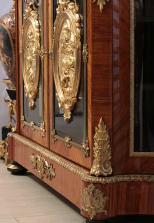 Grande commode de style Louis XVI. Fin du 19&egrave;me si&egrave;cle. Bronze marble wood 116 - Foto 2