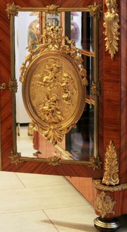 Grande commode de style Louis XVI. Fin du 19&egrave;me si&egrave;cle. Bronze marble wood 116 - photo 4