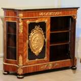 Grande commode de style Louis XVI. Fin du 19&egrave;me si&egrave;cle. Bronze marble wood 116 - Foto 6