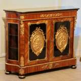 Grande commode de style Louis XVI. Fin du 19&egrave;me si&egrave;cle. Bronze marble wood 116 - photo 7