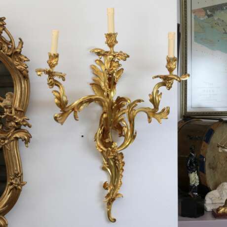Une paire dappliques de salon monumentales dans le Rococo style Vergoldete Bronze Rococo 75 - Foto 2