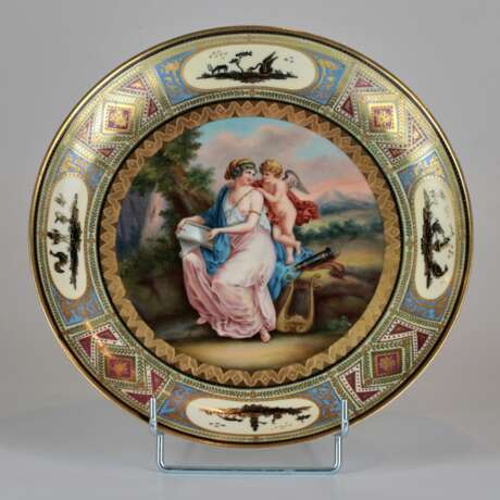 Grande assiette viennoise avec Cupidon et Venus. Porcelaine Eclecticism 3 - photo 1