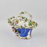 Vase-corbeille en porcelaine &agrave; fleurs moulurees. Porcelain Romanticism 19 - photo 5