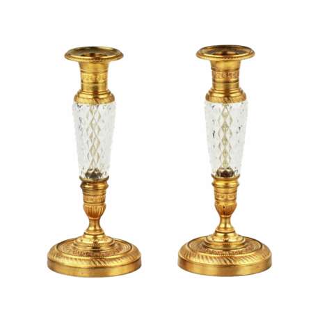 Paire de bougeoirs Empire des annees 1900. Bronze glass Empire 19 г. - фото 1