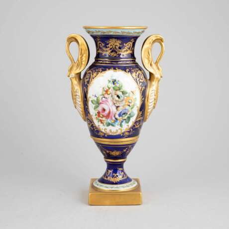 Vase en porcelaine de style Empire. Le Tallec. France XXe si&egrave;cle. Porcelain Empire 32 - photo 3