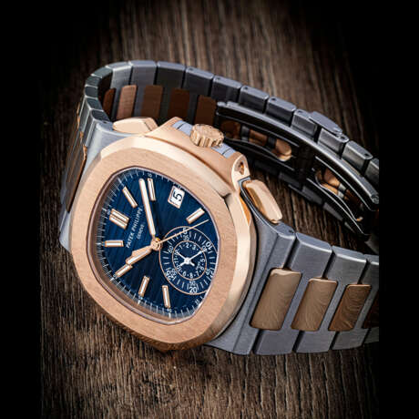 PATEK PHILIPPE. A STAINLESS STEEL AND 18K PINK GOLD AUTOMATIC FLYBACK CHRONOGRAPH WRISTWATCH WITH DATE AND BRACELET - Foto 1