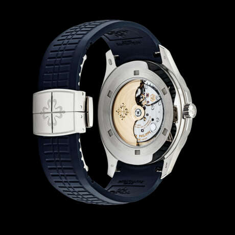 PATEK PHILIPPE. AN 18K WHITE GOLD AUTOMATIC WRISTWATCH WITH SWEEP CENTRE SECONDS AND DATE - Foto 2