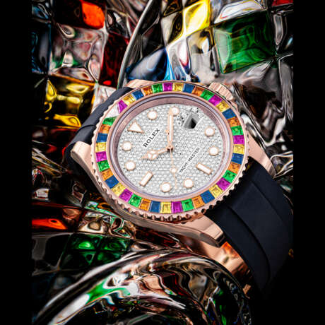 ROLEX. A VERY ATTACTIVE 18K PINK GOLD, DIAMOND AND MULTI-COLOUR GEMSTONE-SET AUTOMATIC WRISTWATCH WITH SWEEP CENTRE SECONDS, DATE AND DIAMOND-SET DIAL - фото 1