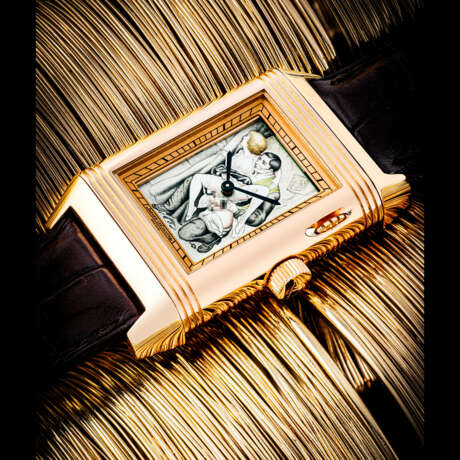 JAEGER-LECOULTRE. A UNIQUE 18K PINK GOLD REVERSIBLE WRISTWATCH WITH ENAMEL DIAL DEPICTING AN EROTIC SCENE - фото 1