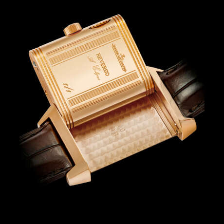 JAEGER-LECOULTRE. A UNIQUE 18K PINK GOLD REVERSIBLE WRISTWATCH WITH ENAMEL DIAL DEPICTING AN EROTIC SCENE - photo 2