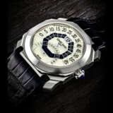 GERALD GENTA. AN 18K WHITE GOLD AUTOMATIC JUMP HOUR, RETROGRADE MINUTES AND RETROGRADE DATE - photo 1