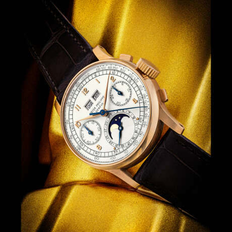 PATEK PHILIPPE. AN IMPORTANT, EXTREMELY RARE AND INCREDIBLY WELL-PRESERVED 18K PINK GOLD PERPETUAL CALENDAR CHRONOGRAPH WRISTWATCH WITH MOON PHASES AND PORTUGUESE CALENDAR - Foto 2