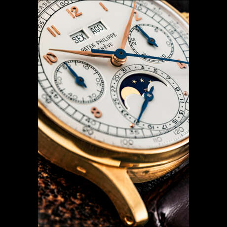 PATEK PHILIPPE. AN IMPORTANT, EXTREMELY RARE AND INCREDIBLY WELL-PRESERVED 18K PINK GOLD PERPETUAL CALENDAR CHRONOGRAPH WRISTWATCH WITH MOON PHASES AND PORTUGUESE CALENDAR - Foto 3