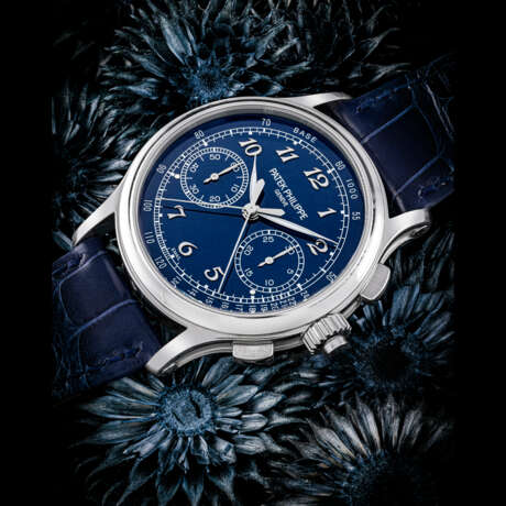 PATEK PHILIPPE. A RARE AND ATTRACTIVE PLATINUM SPLIT SECONDS CHRONOGRAPH WIRSTWATCH WITH BLUE ENAMEL DIAL AND BREGUET NUMERALS - фото 1