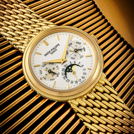 PATEK PHILIPPE. AN ATTRACTIVE 18K GOLD PERPETUAL CALENDAR CHRONOGRAPH BRACELET WATCH WITH MOON PHASES, 24 HOURS AND LEAP YEAR INDICATION - photo 1