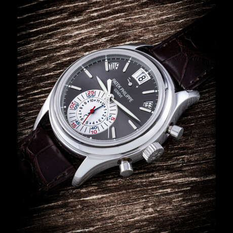 PATEK PHILIPPE. A PLATINUM AUTOMATIC ANNUAL CALENDAR FLYBACK CHRONOGRAPH WRISTWATCH WITH POWER RESERVE AND DAY/NIGHT INDICATION - фото 1