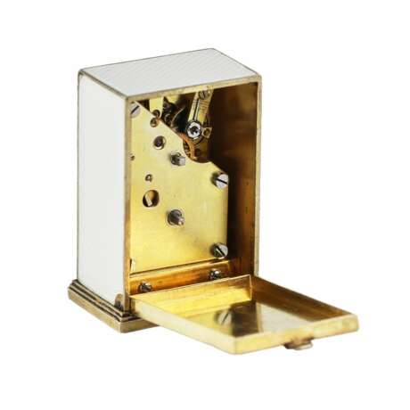 Pendule miniature de voyage dans un coffret en argent et email guilloche debut XXe si&egrave;cle. 6 г. - фото 4