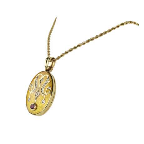 Pendentif en or sur cha&icirc;ne avec un rubis dans son ecrin d`origine. Faberge France. Rubis 5 - photo 2