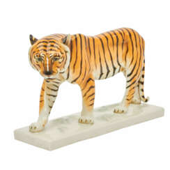 SCHWARZBURGER WERKSTÄTTEN für Porzellankunst "Schreitender Tiger", 20. Jahrhundert