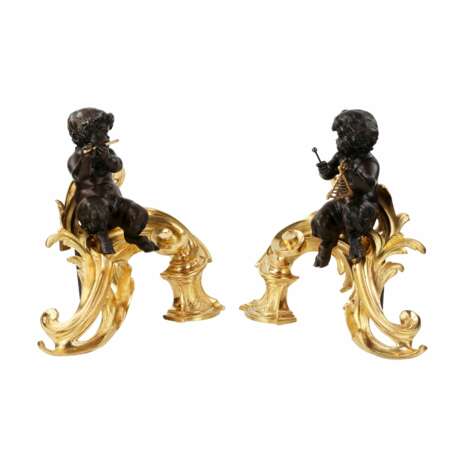Paire de b&ucirc;cherons en bronze cisele dore et patine de style Louis XV. Patinierte Bronze 32 - Foto 3