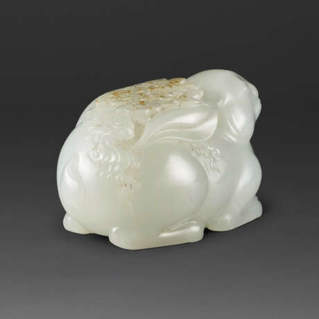 A FINELY CARVED WHITE JADE CARVING OF A RABBIT - photo 3