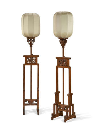 A PAIR OF HUANGHUALI ADJUSTABLE LAMP STANDS, DENGTAI - фото 1