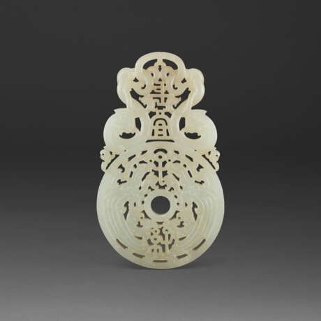 A WHITE JADE ARCHAISTIC `CHANGYI ZISUN` PLAQUE - Foto 2