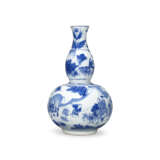 A BLUE AND WHITE ‘BINGJI AND THE BUFFALO’ DOUBLE-GOURD VASE - photo 1