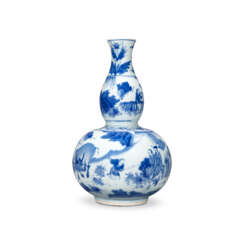 A BLUE AND WHITE ‘BINGJI AND THE BUFFALO’ DOUBLE-GOURD VASE