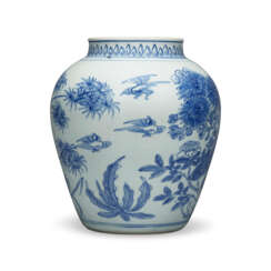 A BLUE AND WHITE ‘BIRDS AND CHRYSANTHEMUM’ BALUSTER JAR