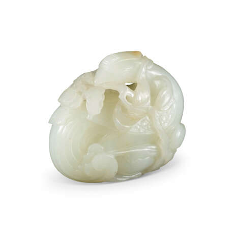 A SMALL WHITE JADE CARVING OF A PHOENIX - Foto 1