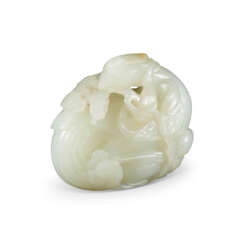 A SMALL WHITE JADE CARVING OF A PHOENIX