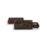 A RARE PAIR OF CARVED ZITAN `THREE FRIENDS OF WINTER` RECTANGULAR BOXES AND COVERS - Foto 1