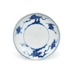 A BLUE AND WHITE ‘CRANE AND PINE TREE’ SAUCER DISH