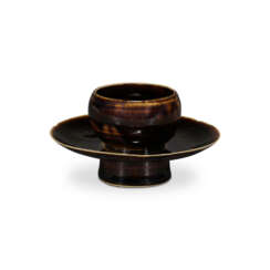 A FINE AND RARE DING BLACK-GLAZED CUP STAND