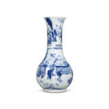 A BLUE AND WHITE ‘FIGURAL’ WAISTED BOTTLE VASE - photo 2